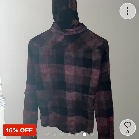 A jacket with both zippers and buttons - Picture 4 of 7